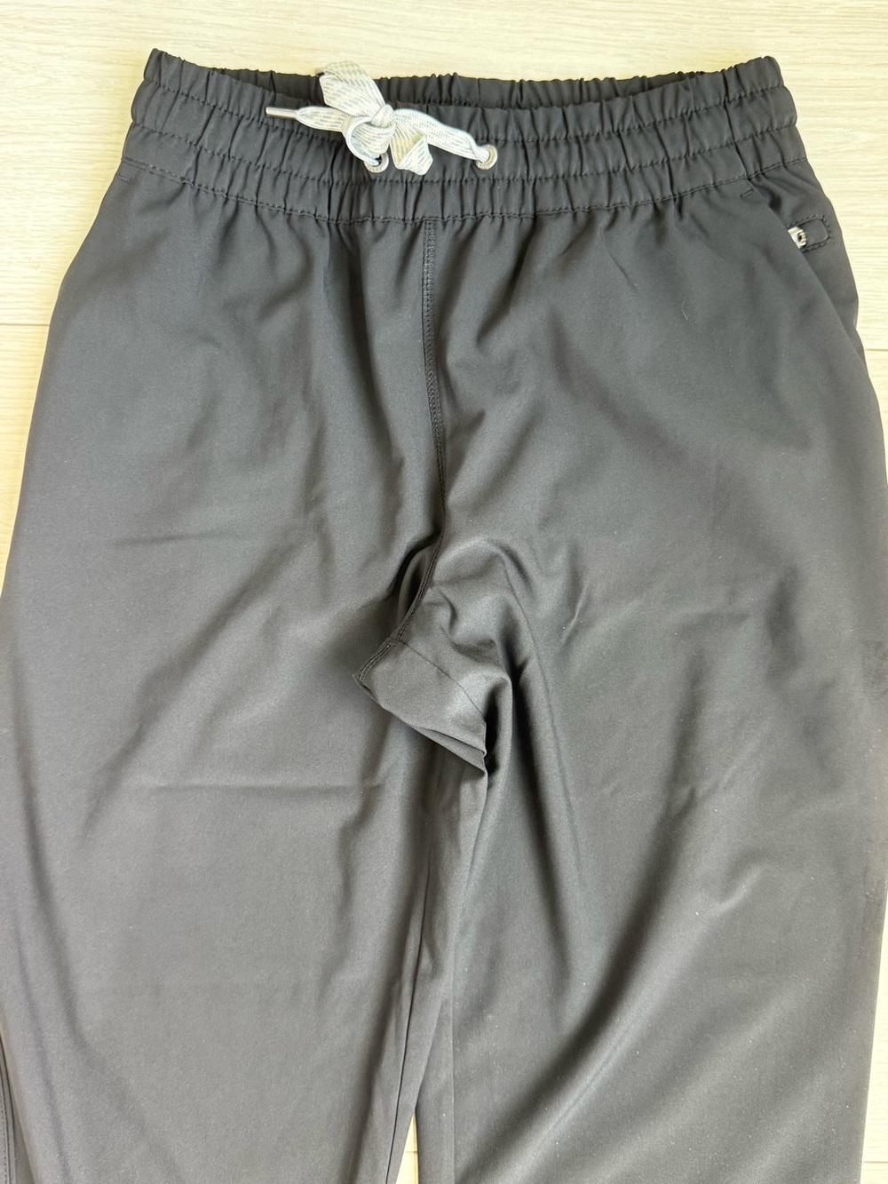 Vuori Black Light Weight Jogger Size XS NWOT - Picture 3 of 5